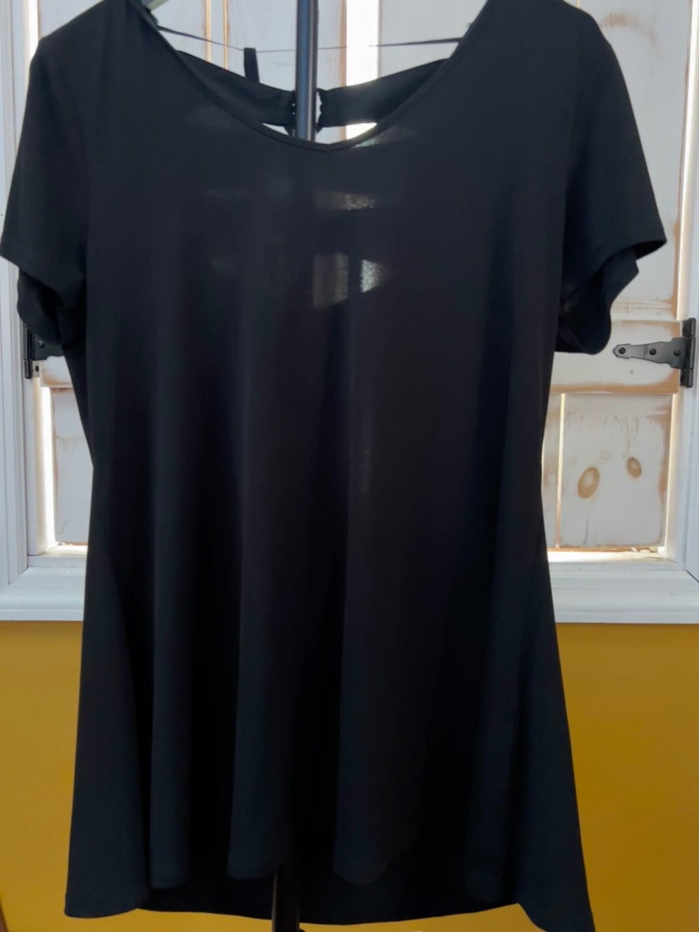 Chico's Black Open Back Swing Top Size 1 Flowy Stretch Blouse